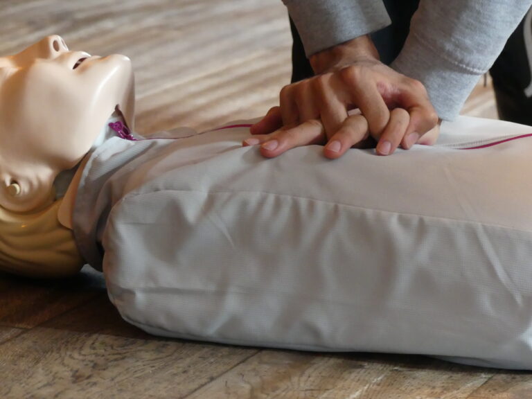 CPR on first aid courses