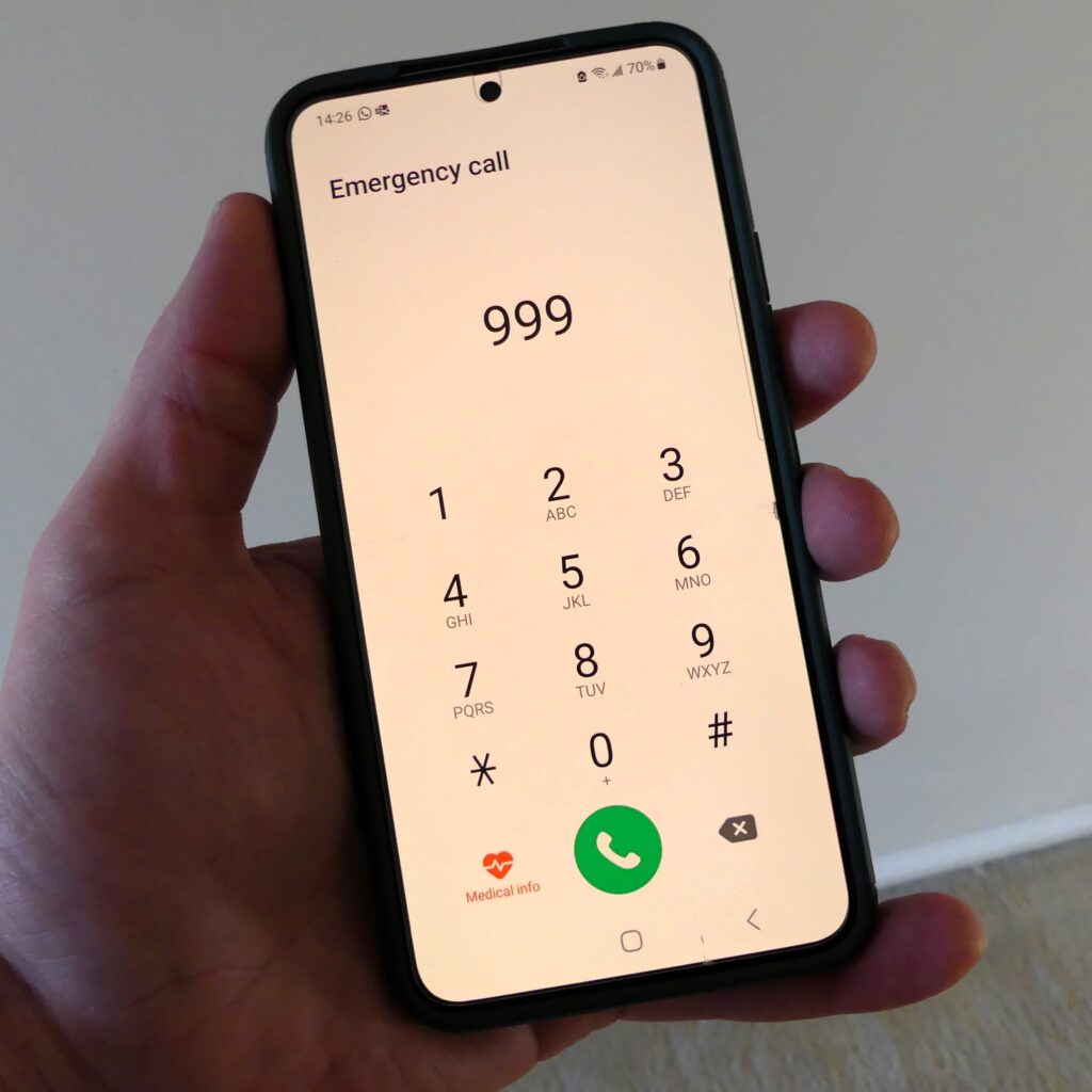 Mobile phone dialling 999